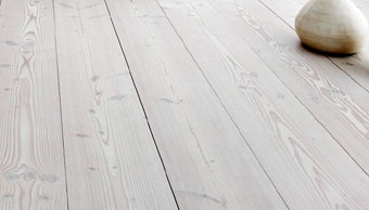 Дерев'яні підлоги - екологічно чисте покриття, що створює відчуття затишку і тепла в будинку