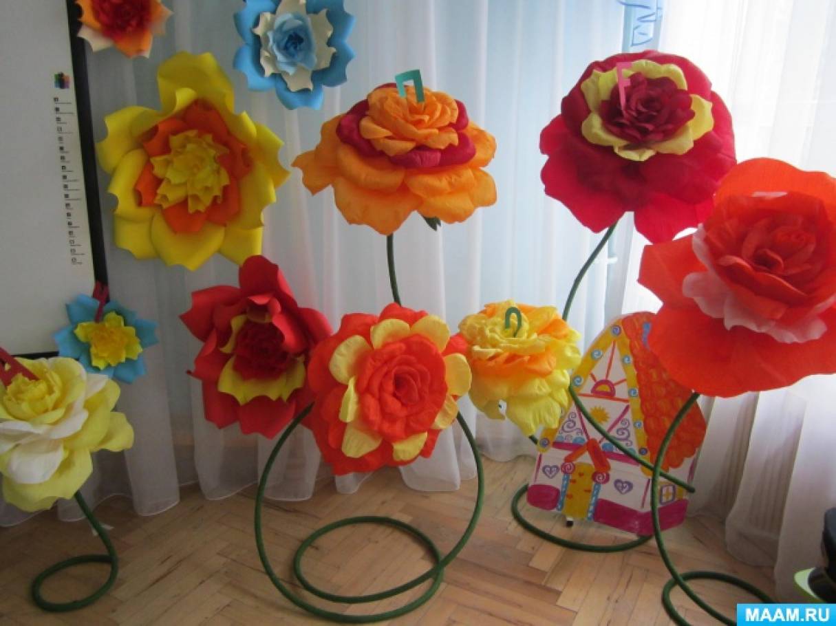 Майстер-клас «Великі квіти для декорації з гофробумага»   Сьогодні я вам хочу запропонувати майстер - клас по виготовленню великих квітів з гофробумага