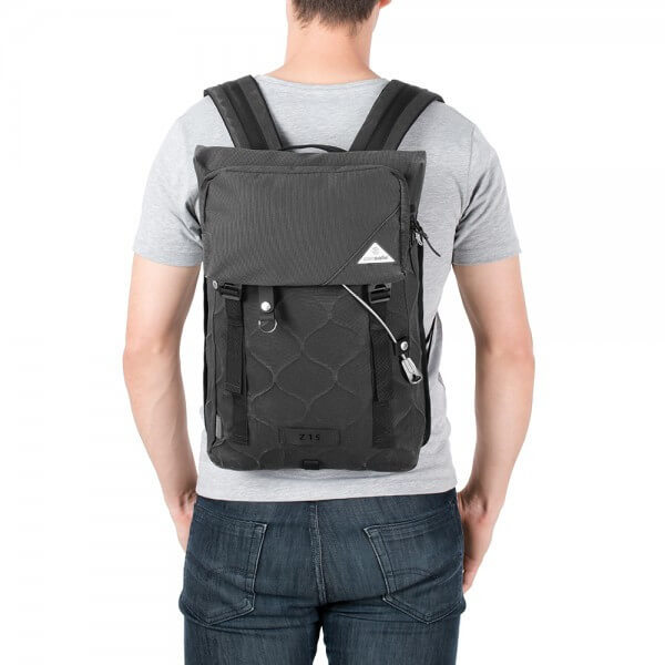 Виглядає Ultimatesafe Z15 масивно, але насправді це дуже зручний рюкзак - щоб ваша спина краще переносила довгі навантаження, передбачена спеціальна підтримка