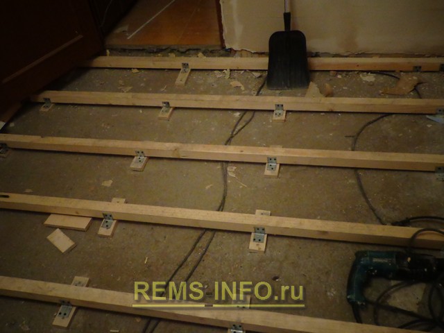Як зробити ремонт підлоги в хрущовці і як підготувати рівну поверхню з подальшою укладанням ламінату, буде розказано в цій статті