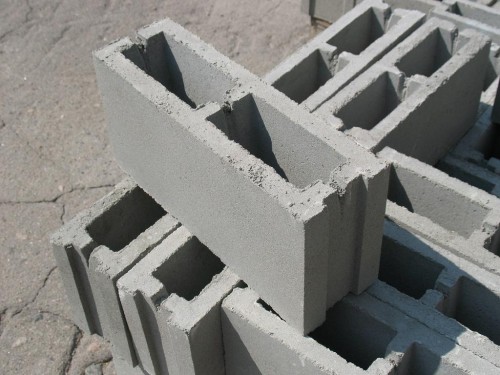 Про особливості використання стінових блоків з бетону в даному матеріалі ми і поговоримо