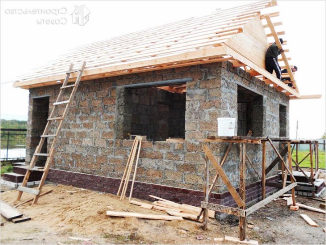 Зведення стін будинку з арболіта - найважливіший етап будівництва